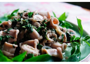 Lòng heo xào rau răm